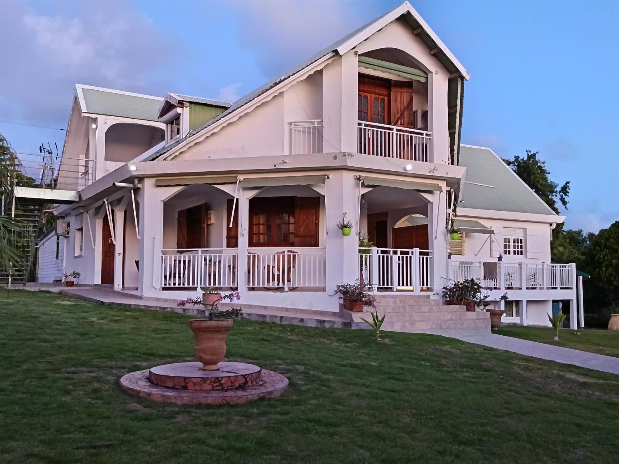 L'Aseta Paradise Grand-Bourg  Exterior foto